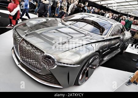 Parigi, Francia. 1st Feb, 2020. Gran Premio della concept car più bella: Bentley EXP 100 GT Concept   il Festival Internazionale dell'Automobile Foto Stock