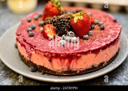 Cheesecake con frutti di bosco Foto Stock