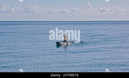 Melsisi, Isola di Pentecoste / Vanuatu - 10 maggio 2019: Paesaggio cinematografico dal remoto e isolato sud pacifico isola tropicale con un f Foto Stock