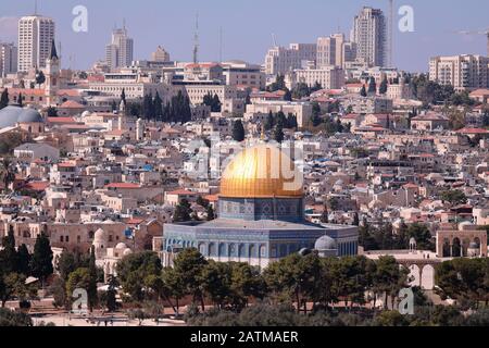 Gerusalemme Israele - 15 ottobre 2017: Vista del Monte del Tempio, della cupola della roccia e della Moschea di al Aqsa dal Monte degli Ulivi Foto Stock