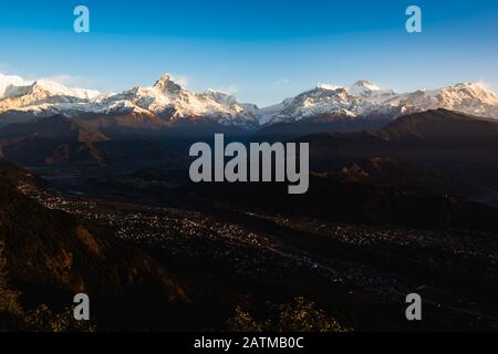 Machapuchare alba vista in Dhampus Pokhara Nepal. Foto Stock