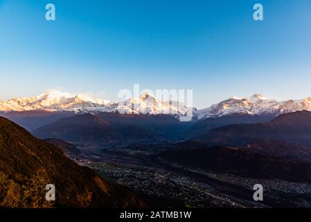 Machapuchare alba vista in Dhampus Pokhara Nepal. Foto Stock