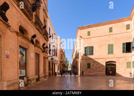 Minorca, Spagna - 14 ottobre 2019: Architettura della città vecchia di Ciutadella de Menorca Foto Stock