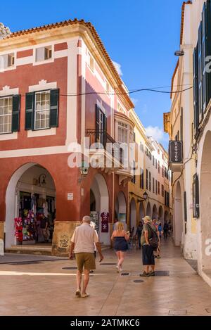 Minorca, Spagna - 14 ottobre 2019: Architettura della città vecchia di Ciutadella de Menorca Foto Stock