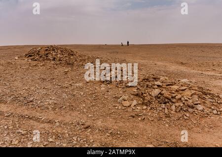 Una tomba a forma di coda risalente a Neolith nel deserto vicino a Riyadh, Arabia Saudita Foto Stock