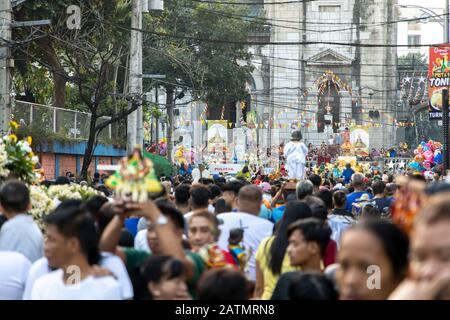 18 gennaio 2020 Persone che partecipano al festival viva sino nino manila, Manila, Filippine Foto Stock