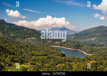 Veduta aerea sul reservior Maskeliya vicino a Nuwara Eliya, Sri Lanka Foto Stock