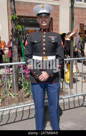Ritratto di una marina sikh all'annuale Sikh Day Parade a Manhattan, New York City. Foto Stock