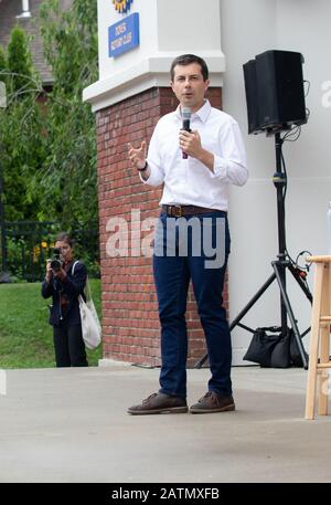 12 luglio 2019, dover, New Hampshire, Stati Uniti: Candidato presidenziale democratico Pete Buttigieg, South Bend Indiana Mayor e un apertamente gay democratico, che si batte a dover, New Hampshire. Foto Stock