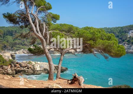 Cala Mitjana e Cala Mitjaneta in Menorca, isole Baleari, Spagna Foto Stock