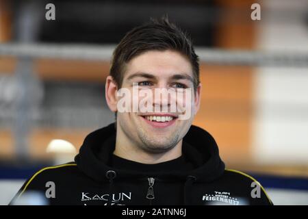 Eggenstein Leopoldshafen, Germania. 04th Feb, 2020. Il pugile professionista tedesco Vincent Feigenbutz, tenuto durante una formazione stampa presso il club di boxe Eggenstein. Feigenbutz si batterà per la super fascia di pesi medi dell'associazione mondiale IBF a Nashville il 15 febbraio. L'avversario di 24 anni è Quindi Una Pianta locale di eroi. Credito: Uli Deck/Dpa/Alamy Live News Foto Stock