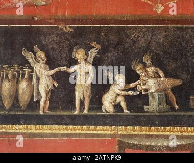 Italia, Pompei. Casa dei Vettii. 1st secolo DC. Triclinio. Affresco raffigurante Cupidi che vendono vino. Dettaglio. Foto Stock