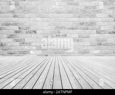 mattoni grigio chiaro e bianchi sulla parete e decorazioni in legno bianco. Texture e concetto di sfondo Foto Stock