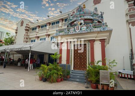 Singapore. Gennaio 2020. Il Cortile Del Tempio Di Sri Mariamman Foto Stock