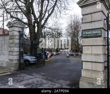 L'ingresso al St. Patricks Hospital di Kilmainham, Dublino, fondato nel 1745 da Jonathan Swift, autore di Gulliver's Travels Foto Stock