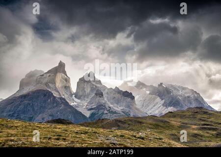 Cuernos Del Paine, Monte Almirante Nieto, Parco Nazionale Torres Del Paine, Patagonia, Cile Foto Stock