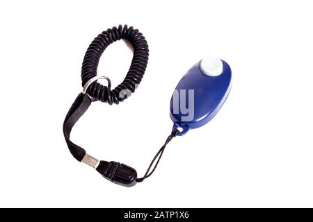 Clicker blu per cani da training, isolato su sfondo bianco Foto Stock