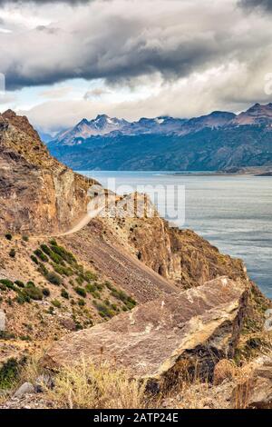 Lago General Carrera, visto da Paso las Llaves, strada di ghiaia dal Cile Chico a Puerto Bertrand, Patagonia, Cile Foto Stock