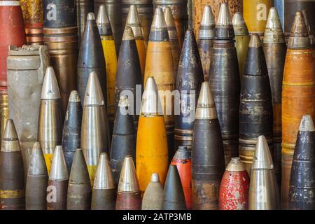 Grande gruppo di guerra del mondo antico due bombe Foto Stock