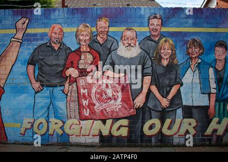 Impressionen: Wandbilder im Arbeiterviertel ktholischen, Belfast, Nordirland/ Irlanda del Nord (nur fuer redaktionelle Verwendung. Keine Werbung. Ref Foto Stock