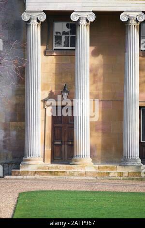 Il master Lodge al Downing College, università di Cambridge, Inghilterra, in una soleggiata giornata invernale. Foto Stock