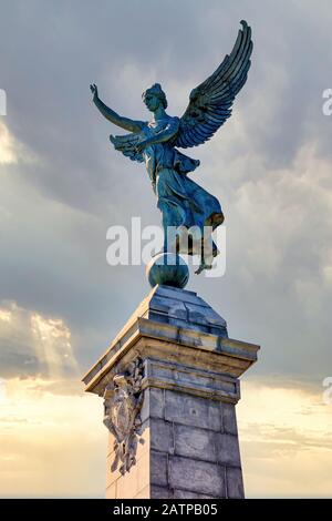 Montreal, Canada - Giugno 2018: Monumento A Sir George-Etienne Cartier Nel Mount Royal Park Di Montreal, Quebec, Canada. Dea della libertà. Foto Stock