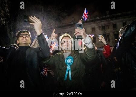 Il Regno Unito celebra l'uscita dall'UE. Celebrazioni per la Brexit. Parliament Square, Londra, Regno Unito. 31st gennaio 2020. Foto Stock