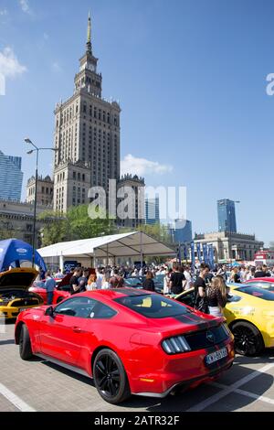 Polonia, OTWOCK - 22 aprile 2017: 9th Rally Mustang Club Polonia, Palazzo della Cultura e della Scienza Varsavia Foto Stock