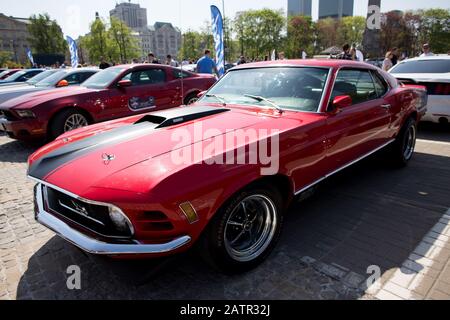 Polonia, OTWOCK - 22 aprile 2017: 9th Rally Mustang Club Polonia, Palazzo della Cultura e della Scienza Varsavia Foto Stock