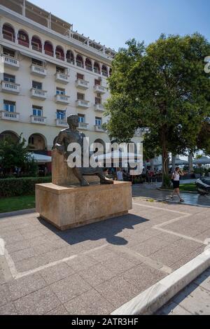 Statua di Aristotele, piazza Aristotele, architettura di Salonicco, Grecia Foto Stock