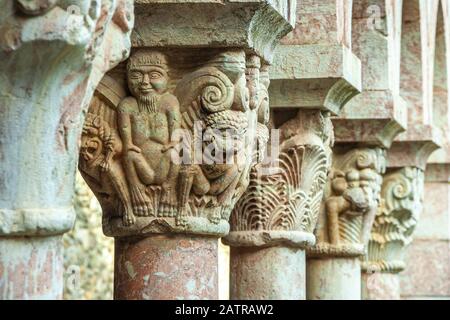 Capitelli romanici, Abbazia di San Michele di Cuxa, Codalet Foto Stock