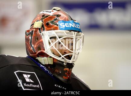 Praga, Repubblica Ceca. 04th Feb, 2020. Goalie DOMINIK FURCH ceca in azione durante la sessione di formazione prima delle partite di hockey in Svezia a Praga, Repubblica Ceca, 4 febbraio 2020. Credito: Katerina Sulova/Ctk Foto/Alamy Live News Foto Stock