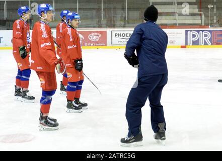 Praga, Repubblica Ceca. 04th Feb, 2020. Nazionale Ceca Ice-hockey Team in azione durante la sessione di formazione prima della Svezia hockey Games in Svezia a Praga, Repubblica Ceca, 4 febbraio 2020. Credito: Katerina Sulova/Ctk Foto/Alamy Live News Foto Stock