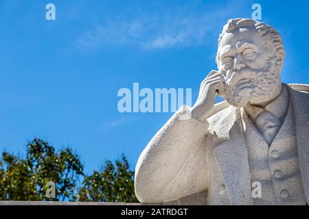 Statua di Joao de Deus Ramos, poeta portoghese, Sao Bartolomeu de Messines, Algarve, Portogallo Foto Stock