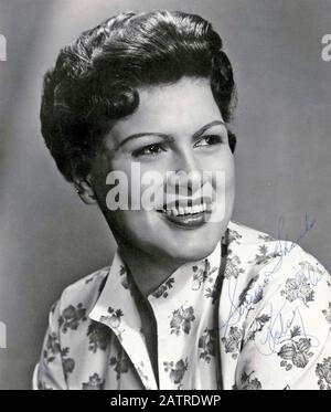 Patsy CLINE (1932-1963) Foto promozionale del cantante statunitense nel 1961 Foto Stock