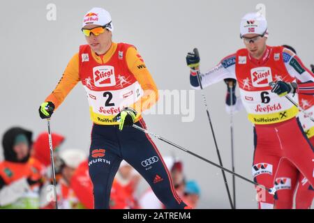 Vinzenz GEIGER (GER), di fronte a Espen BJOERNSTAD (NOR), azione. Sci di fondo. Gara individuale Individuale Gundersen 15 km, Coppa del mondo FIS Nordic Combinata a Seefeld/Tirolo il 02.02.2020. | utilizzo in tutto il mondo Foto Stock