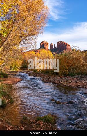 Vista panoramica di Cathedral Rock al Red Rock Crossing a Sedona, Arizona Foto Stock