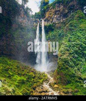 Cascata di Striti; Giava Orientale, Indonesia Foto Stock