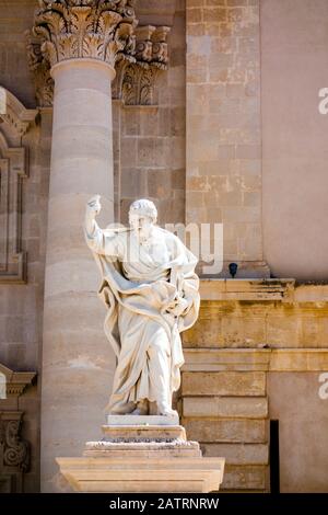 Statua Di San Paolo, Cattedrale Di Siracusa (Sicilia, Italia) Foto Stock