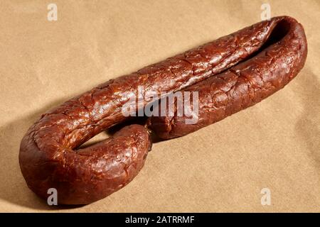 Una versione della Pennsylvania di Un Kielbasa affumicato, la classica salsiccia polacca, come quella di Shanendoah, Pennsylvania. Foto Stock