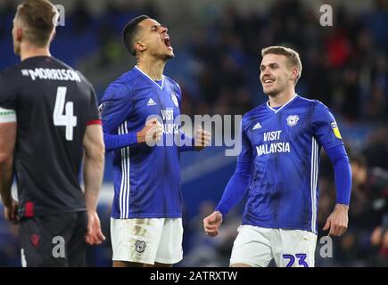 Cardiff, Glamorgan, Galles, Regno Unito. 4th Feb 2020. English fa Cup Football, Cardiff City vs Reading; Robert Glatzel di Cardiff City festeggia dopo aver segnato il secondo gol della città di Cardiff rendendolo 2-0 nel minuto 54th - Rigorosamente editoriale Solo Uso. Nessun utilizzo con audio, video, dati, elenchi di fixture, logo club/campionato o servizi "live" non autorizzati. Uso on-line in-match limitato a 120 immagini, senza emulazione video. Nessun utilizzo nelle scommesse, nei giochi o nelle singole pubblicazioni club/campionato/giocatore credito: Action Plus Sports Images/Alamy Live News Foto Stock