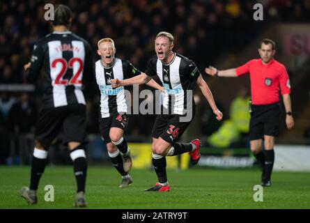 Oxford, Regno Unito. 04th Feb, 2020. Sean Longstaff di Newcastle United celebra il suo obiettivo durante la partita di replay round 4th della fa Cup tra Oxford United e Newcastle United allo stadio Kassam di Oxford, Inghilterra, il 4 febbraio 2020. Foto Di Andy Rowland. Credito: Prime Media Images/Alamy Live News Foto Stock