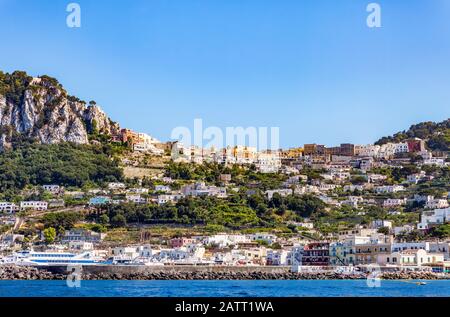 Isola di Capri sul Mar Tirreno, Mediterraneo; Capri, italia Foto Stock