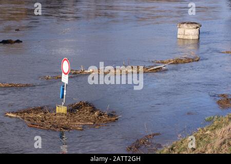 Hochwasser an der Donau a Neustadt an der Donau Foto Stock