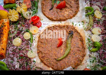 Gastronomia con diversi tipi di cibo, Turchia Foto Stock