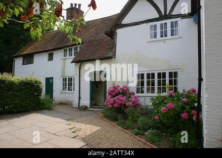 Il retro di Manor Farm, originariamente costruito nella 1400s, ora un museo vivente: Bursledon, Hampshire, Inghilterra, Regno Unito Foto Stock