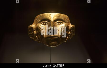 Maschera antropomorfa, Museo del Oro, Bogotá, Colombia Foto Stock