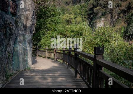 Three Gorges Tribe Scenic Spot lungo il fiume Yangtze, Questo qui si trova alla Diga Tre gola nel fiume Yangtze, è un parco nazionale 5A in C Foto Stock