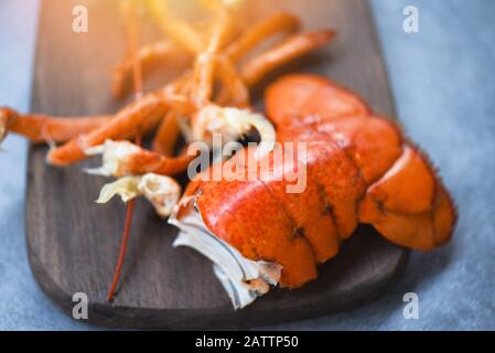 Aragosta coda cena frutti di mare servito tavolo nel ristorante gourmet cibo sano bollito aragosta cucinato / Foto Stock