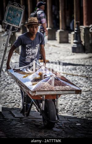 I lavoratori dietro il turismo Foto Stock